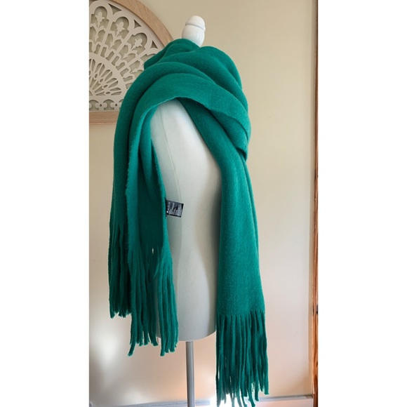 Anthropologie Sherwin Blanket Fringe Wrap Scarf - Picture 5 of 9